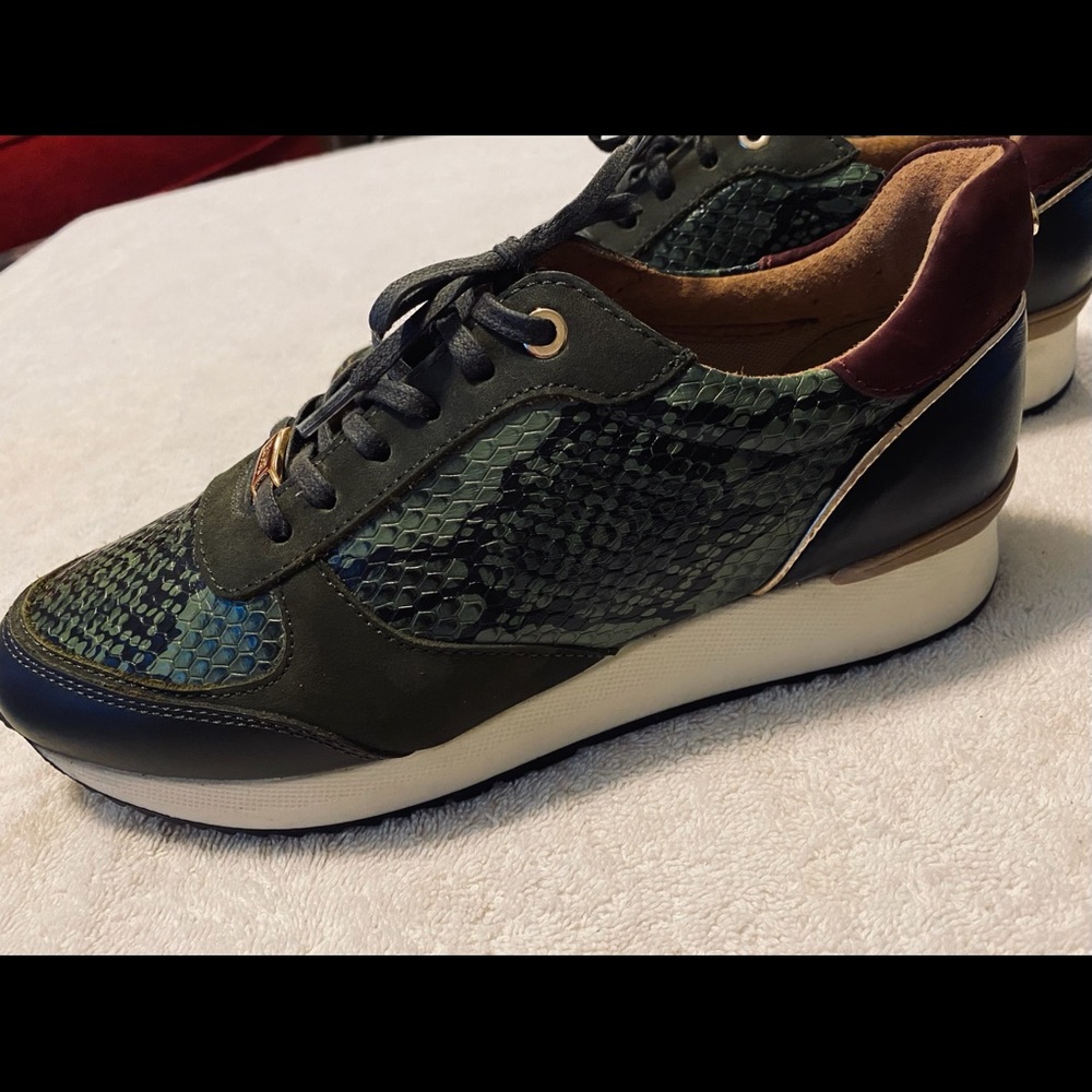 Almost Brand New BOSI SPORT LUX Italian Leather sneakers - box 10